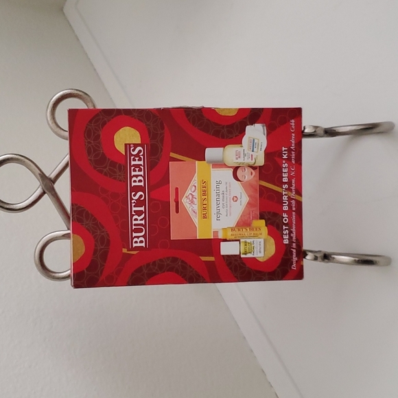 🚫SOLD Burt's Bees Best Of Kit - NEW 🎉HP - Picture 3 of 10